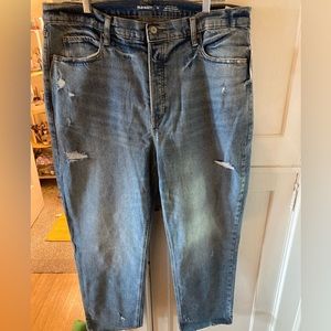 NWT Old Navy Extra High-rise Sky-High Straight Jeans with distressing. Size 18